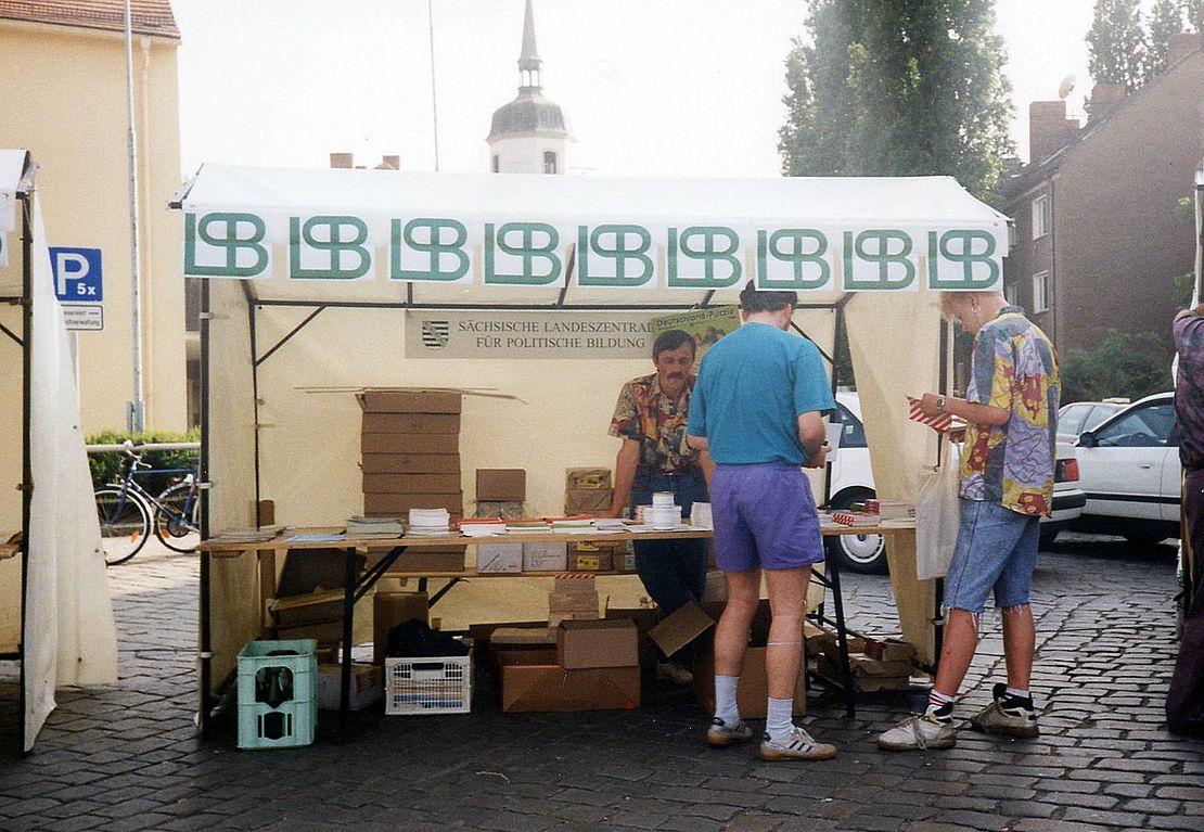 1993 05.14. 15. Hoyerswerda Politik Auf Dem Marktplatz B