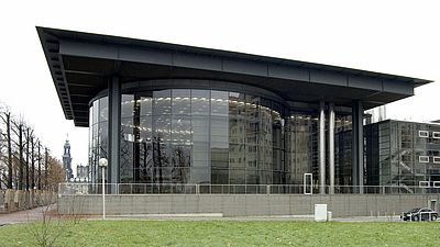 Foto des sächsischen Landtages. Wenn Sie hier klicken, finden Sie Informationen zum sächsischen Landtag.