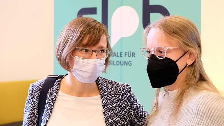 Öffnet sich bei Klick vergrößert