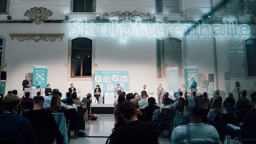 Öffnet sich bei Klick vergrößert