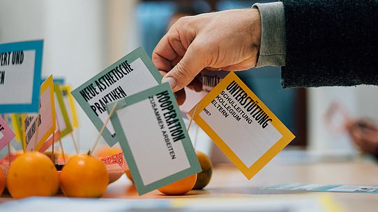 Bei Klick Weiterleitung auf Unterseite "Schule im Dialog Sachsen".