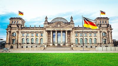 Foto des Bundestages, wenn Sie hier klicken, gelangen Sie auf eine Webseite mit Infos zum Bundestag.