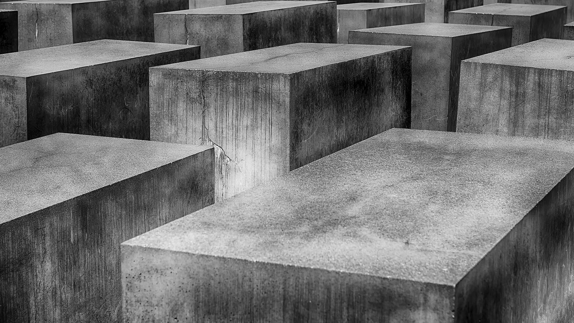 Holocaust Mahnmal Berlin Verlinkung zu Zeittafel 1933-1945