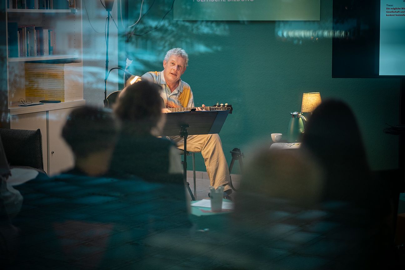 Talkin__about_a_Revolution_Clemens_Lotze_0__4_