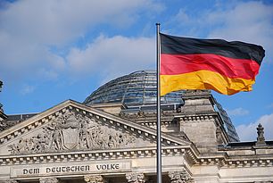 Flagge vor Reichstagsgebäude