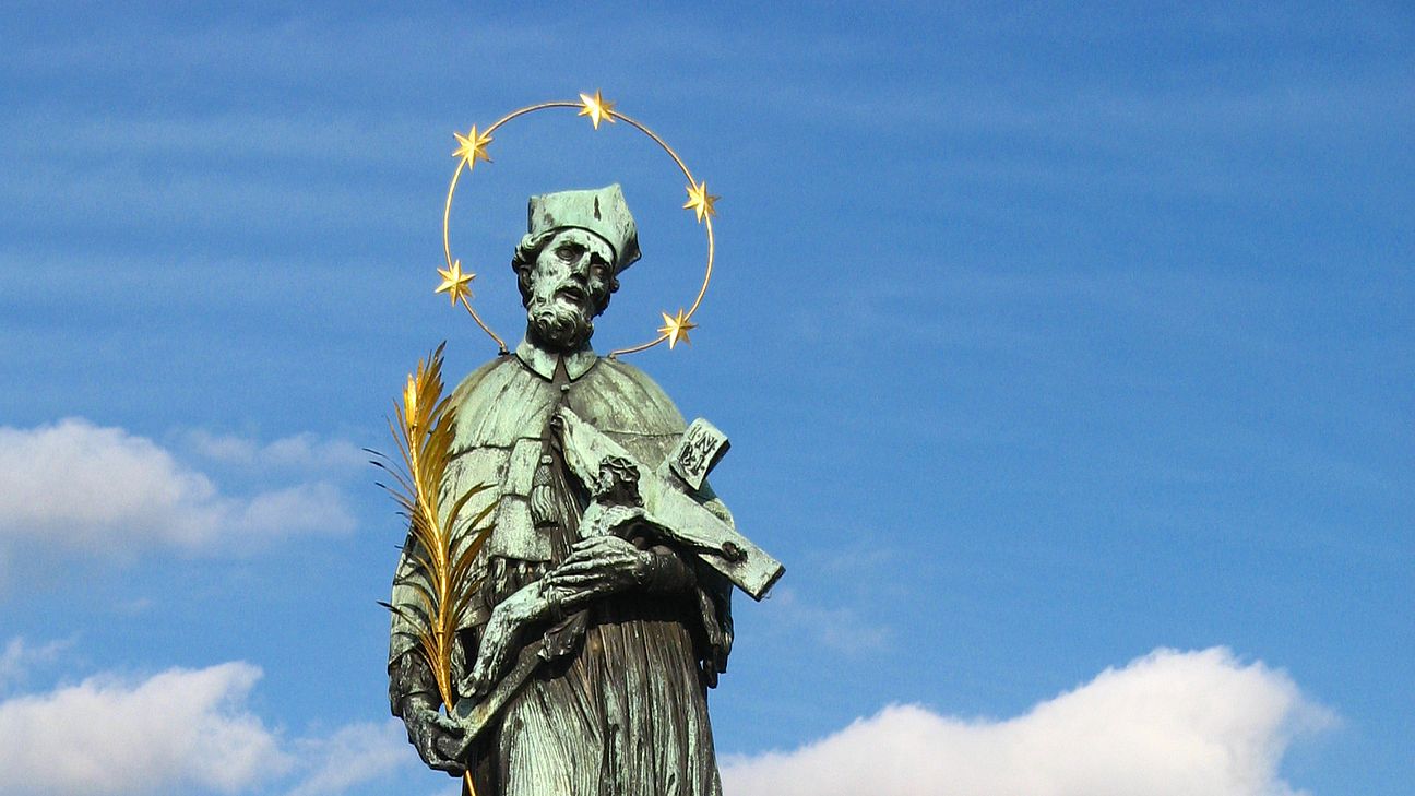 Jan_Nepomucky_na_Karlove_moste_wiki_ludek_2