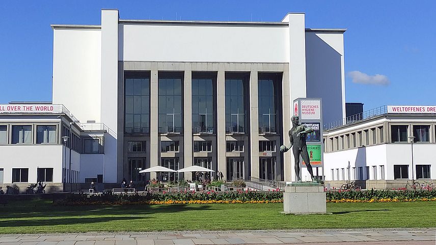 Öffnet sich bei Klick vergrößert