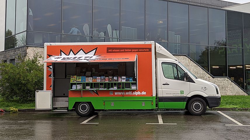 Öffnet sich bei Klick vergrößert