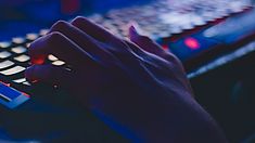 Symbolbild Tastatur Bei Klick Weiterleitung auf Unterseite.