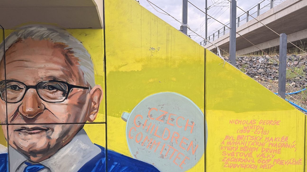 Das Bild zeigt ein Wandgemälde mit Nicholas Winton und Text zu seiner Person.