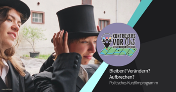 Zwei junge Frauen in der Tracht der sorbischen Osterreiter.