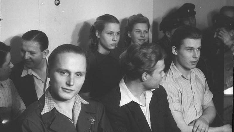 Schauprozess gegen jugendliche „Wahlsaboteure“ 1949, Bundesarchiv Bild 183-S85813 / Rudolph / CC-BY-SA 3.0, Wikimedia Commons Verlinkung zu Widerstand und Opposition