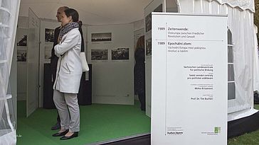 Zelt, Saechsische Landeszentrale fuer politische Bildung, Zeitenwende, Ausstellung, Empfang, Deutsche Botschaft, Tschechien, Prag