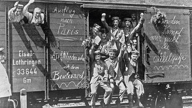 1. August 1914, Propagandabild der soldatischen "Kriegsbegeisterung", Bild: vermutlich Oscar Tellgmann, wikimedia commons, gemeinfrei Verlinkung zu Der Erste Weltkrieg