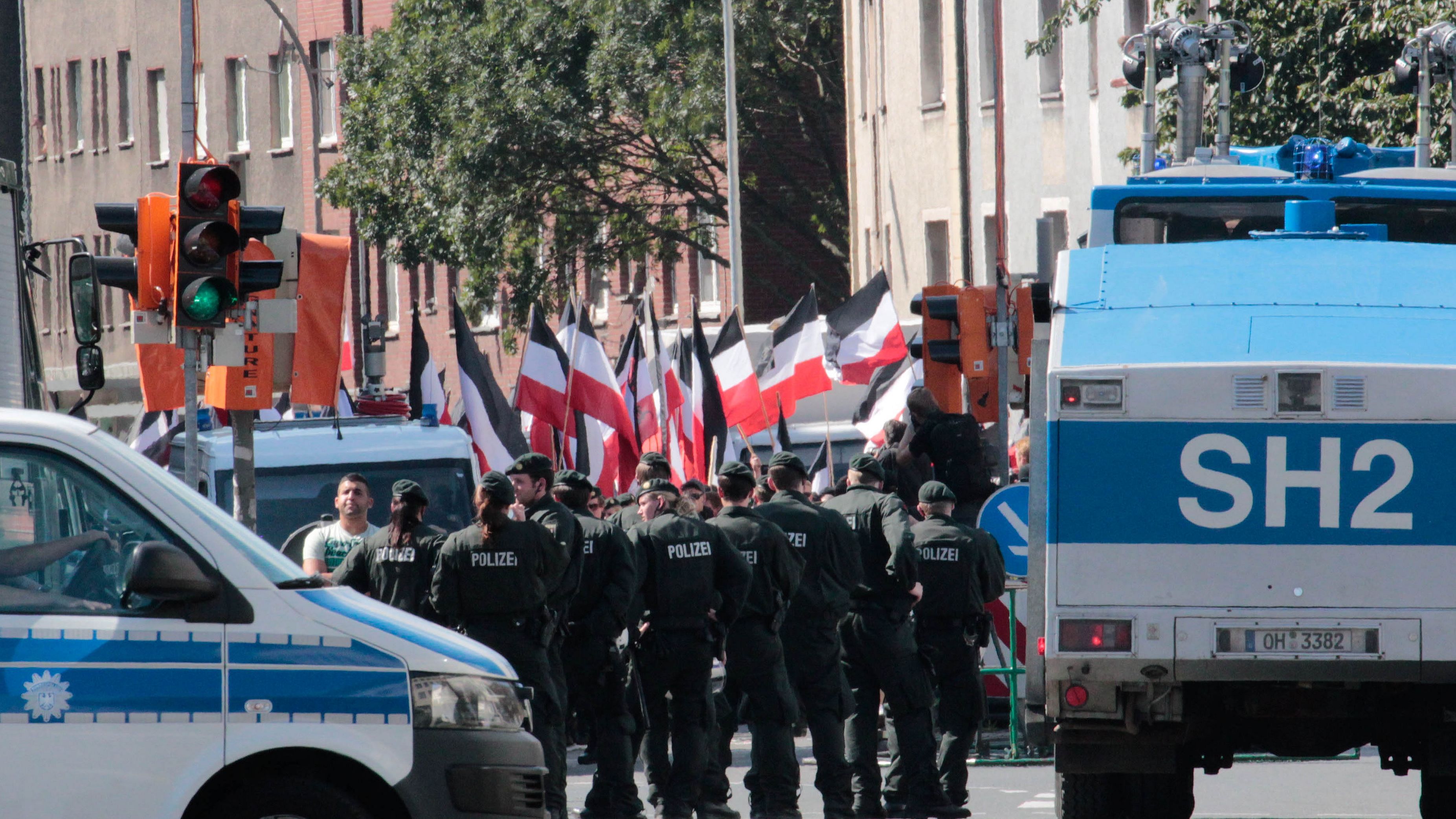 Verlinkung zu Politischer Extremismus