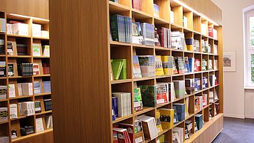 Schriften Bei Klick Weiterleitung auf die Seite "Publikationen".