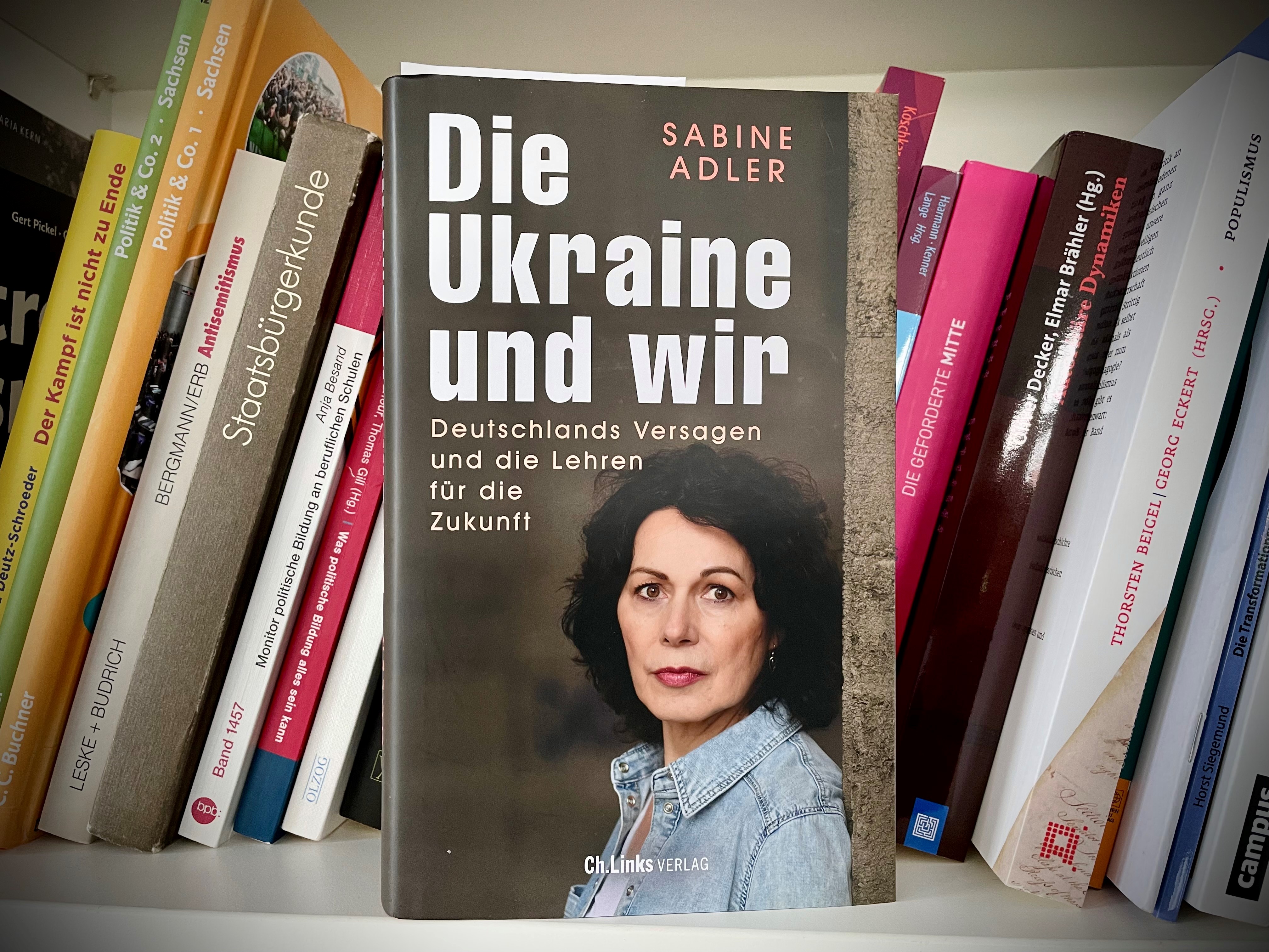Buchcover von Sabine Adler mit dem Titel "Die Ukraine und wir", verlegt von Ch.Links.